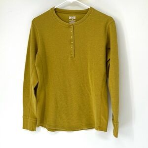 Duluth women’s mustard medium thermal top